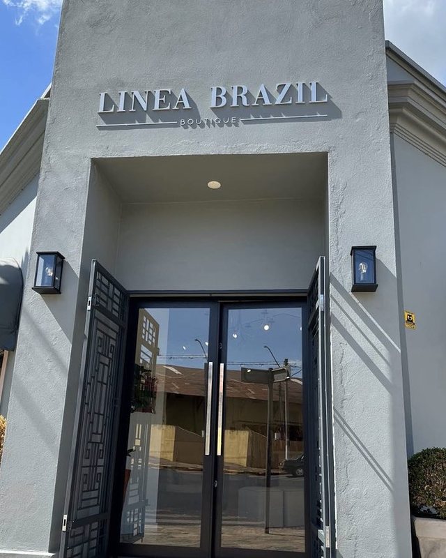 Fachada da Linea Brazil Boutique, na Avenida Ângelo Martins Tristão, 99, em Colina